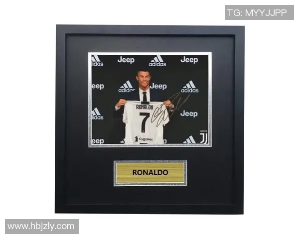 足球明星签名球衣挂画的魅力与收藏价值探讨 足球明星签名球衣挂画的魅力与收藏价值探讨